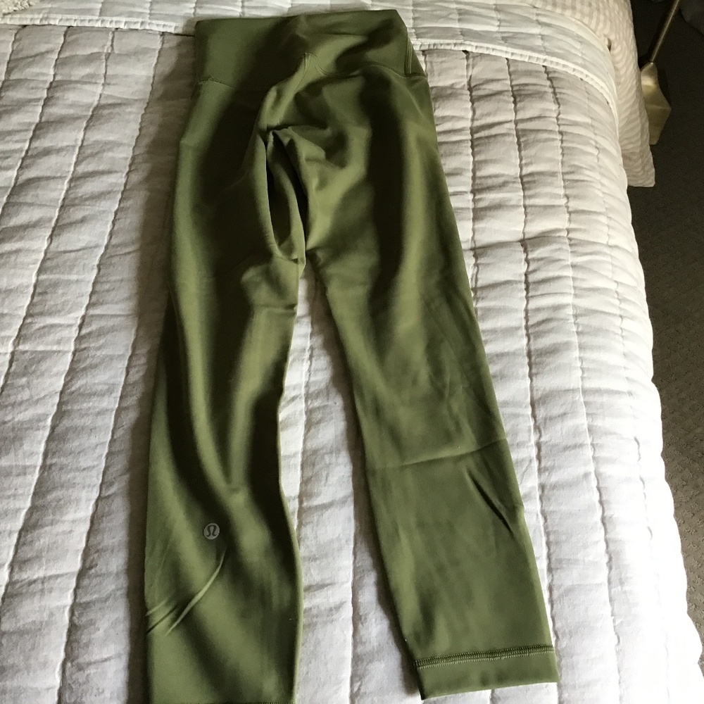 Lululemon wonder train 25” tights green size 4